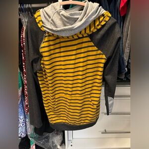 Medium boutique long sleeved top (with hood)